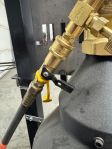 Flexible hose valve (before the quick disconnect)